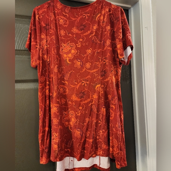 Torrid Plus Size 2 - Super Soft Button-front Seamed Top in Red - Picture 5 of 10